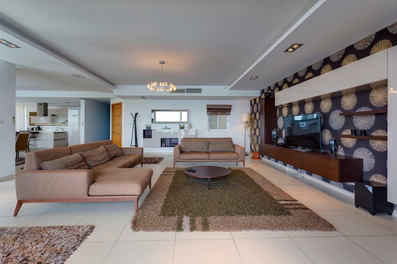 Contemporary, Luxury Apartment With Valletta And Harbour Views Слима Экстерьер фото