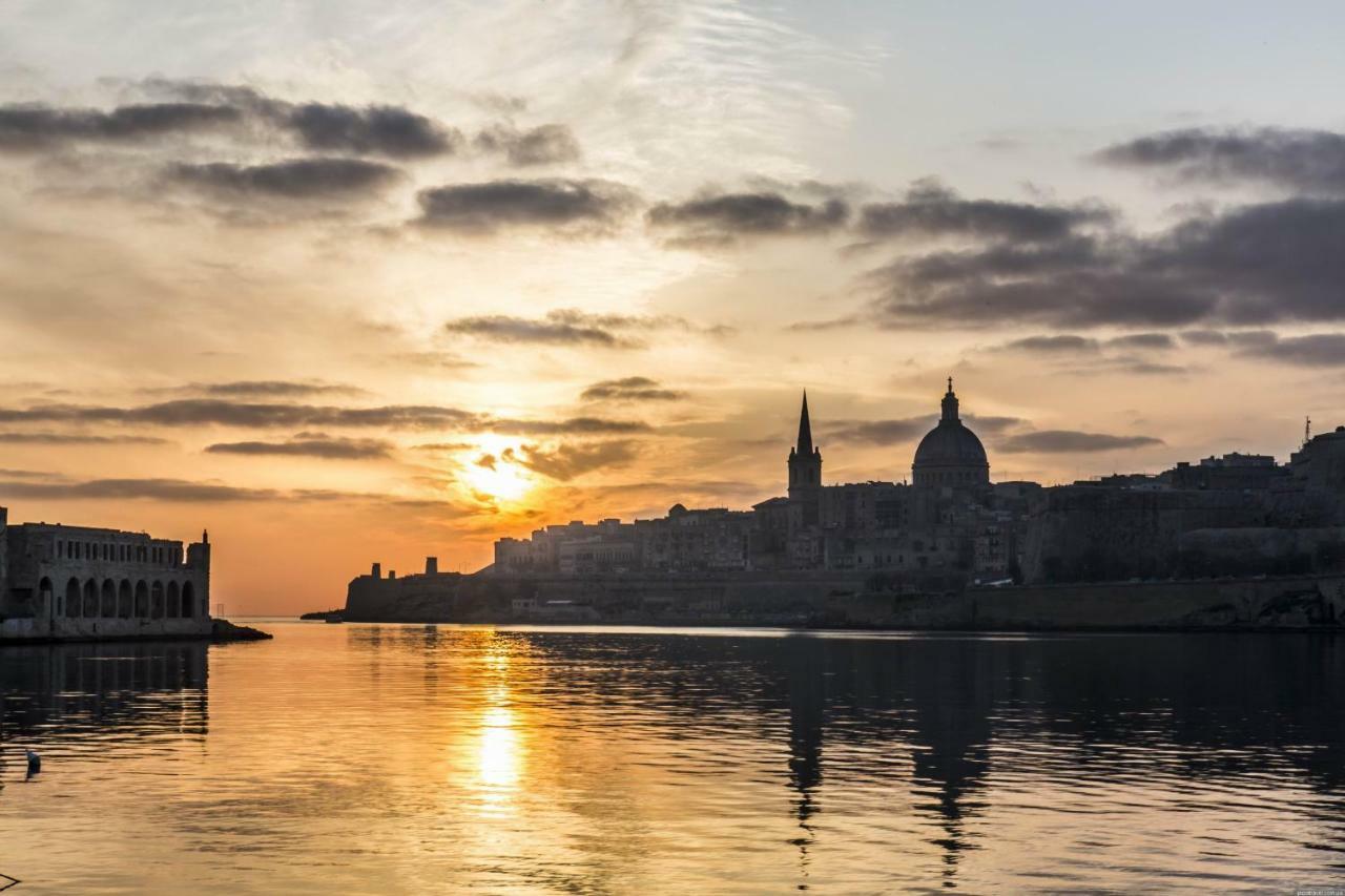 Contemporary, Luxury Apartment With Valletta And Harbour Views Слима Экстерьер фото